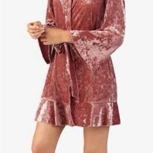 Betsey Johnson crushed velvet hooded robe in a dusty rose. M/L